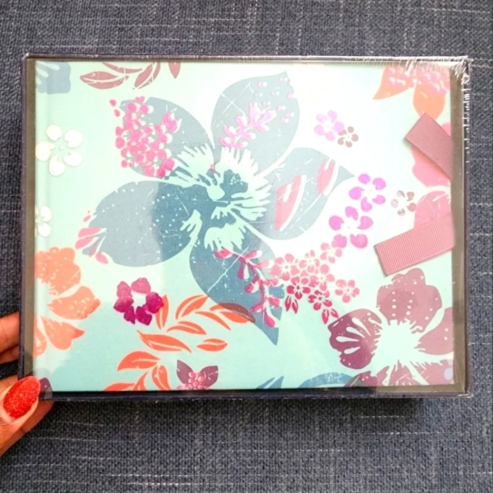 NWT, Paperchase Unisex Floral Sixty (60) Page Self Adhesive Album, sz 9
